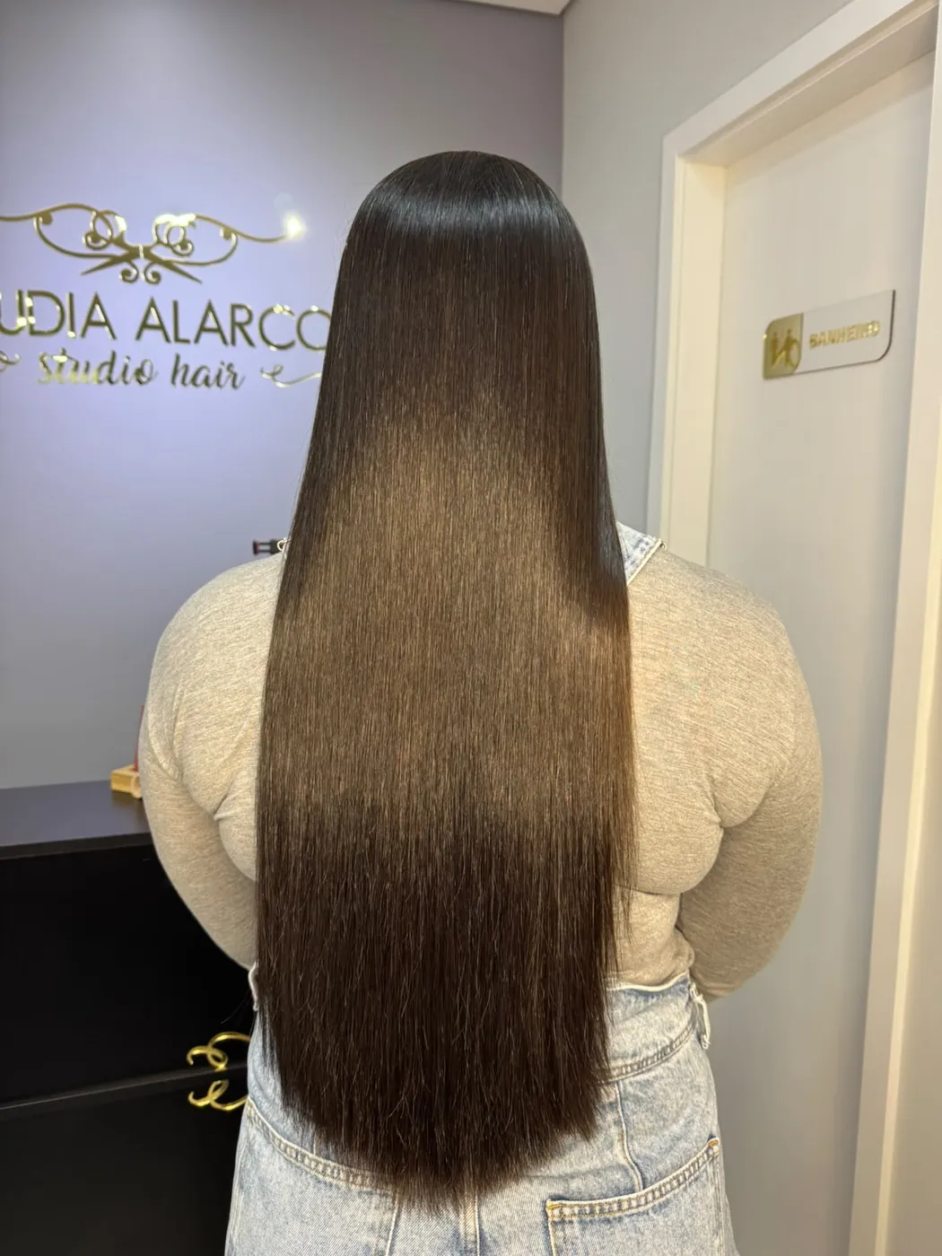 Alisamento em cabelo longo no Studio Claudia Alarcon